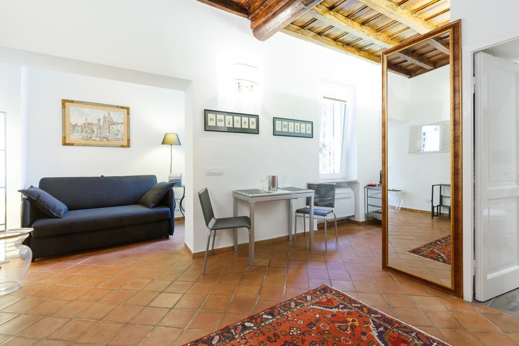 Navona, Old Rome Lodge Room photo